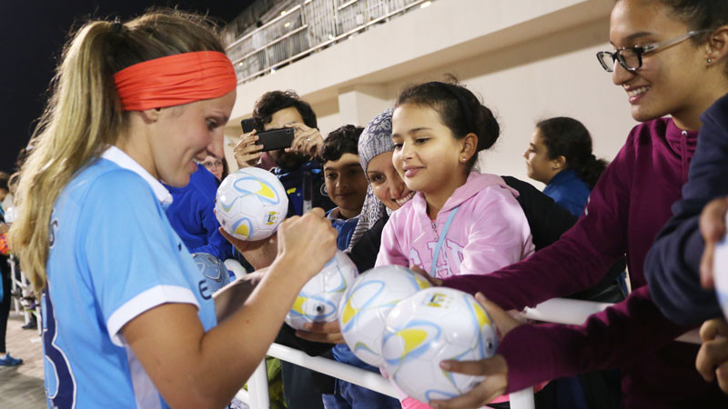 Abbie McManus signs autographs